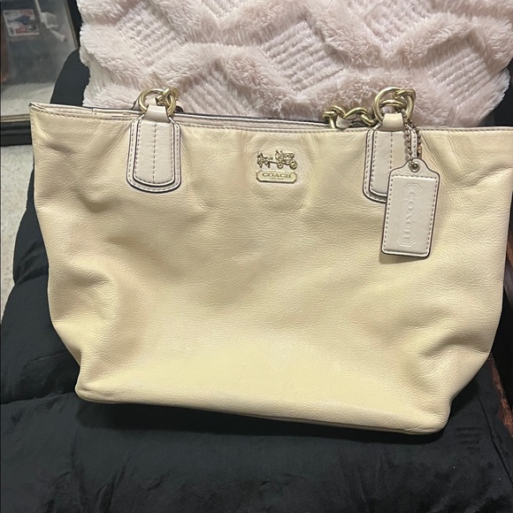 Coach Ivory Leather Shoulder Bag With hang tag, Fair condition - Picture 4 of 14